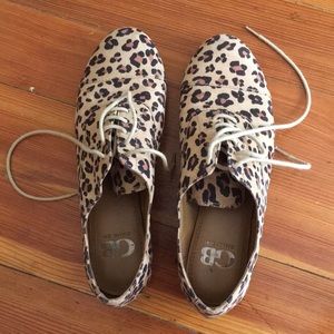 Gianni Bini cheetah print flats